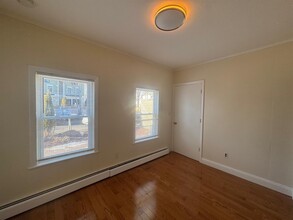 213 Beacon St, Unit 3 in Somerville, MA - Foto de edificio - Building Photo