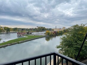 Discovery Point in Menasha, WI - Foto de edificio - Building Photo