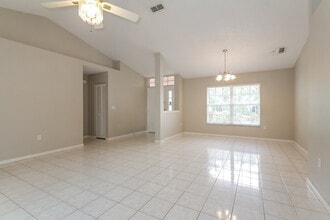 4902 9th Ave E in Bradenton, FL - Building Photo - Building Photo