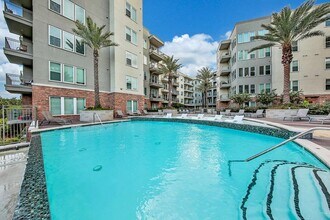 150 W Sam Houston Pkwy N in Houston, TX - Building Photo - Building Photo