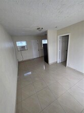 133 SW 5th Ct in Dania Beach, FL - Foto de edificio - Building Photo