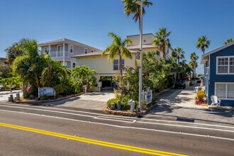 206 Gulf Blvd in Indian Rocks Beach, FL - Building Photo - Building Photo