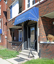 821 Main St E in Hamilton, ON - Building Photo - Building Photo