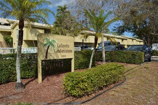8401 W Sample Rd in Coral Springs, FL - Building Photo