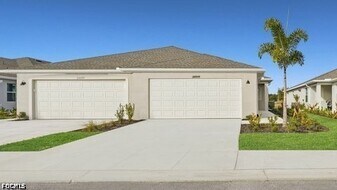 20517 Hazelnut Ct in Lehigh Acres, FL - Building Photo