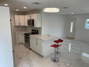 372 NW 4th Ct in Deerfield Beach, FL - Building Photo - Building Photo