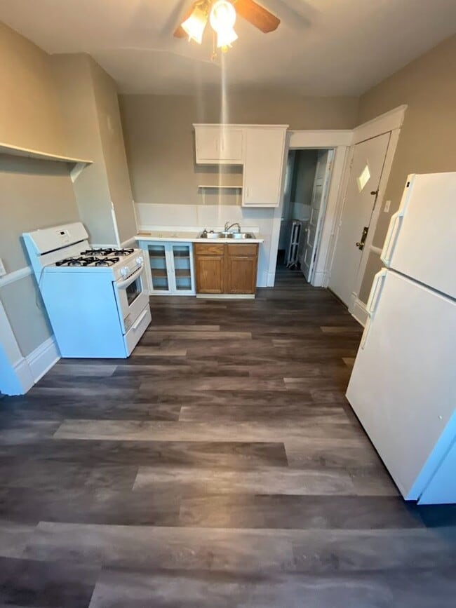 3700-3706 E Pulaski Ave