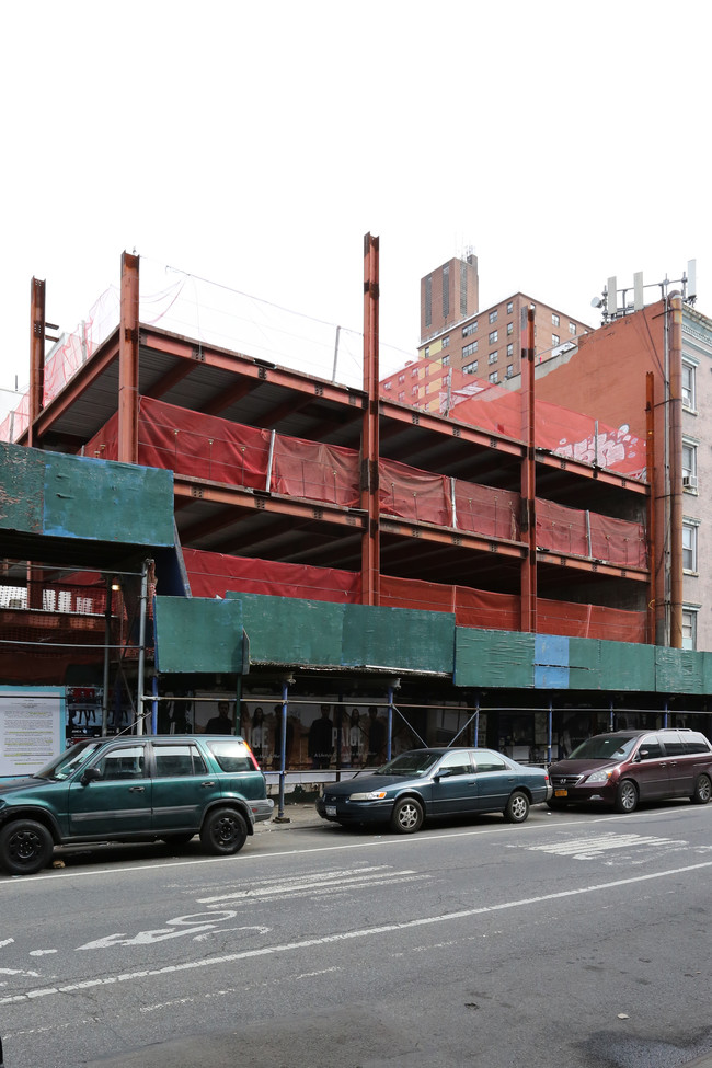 208 Delancey St in New York, NY - Building Photo - Building Photo