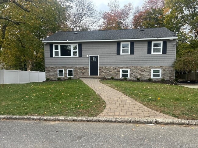 property at 26 Hanover Pl