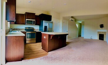 15766 SE Nyla Way in Happy Valley, OR - Foto de edificio - Building Photo