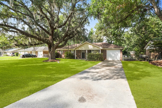 property at 226 Larchmont Dr