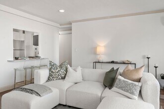 60 Babcock St in Brookline, MA - Building Photo - Building Photo