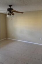 18815 NW 62nd Ave, Unit 205 in Hialeah, FL - Building Photo - Building Photo