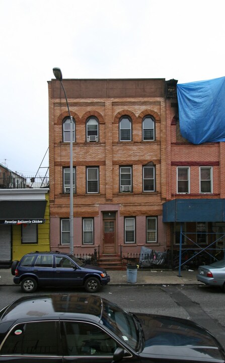 250 Stanhope St in Brooklyn, NY - Building Photo