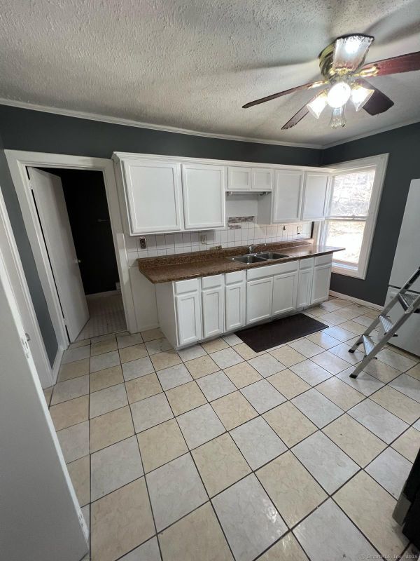 1 Crescent St in Ansonia, CT - Building Photo - Building Photo