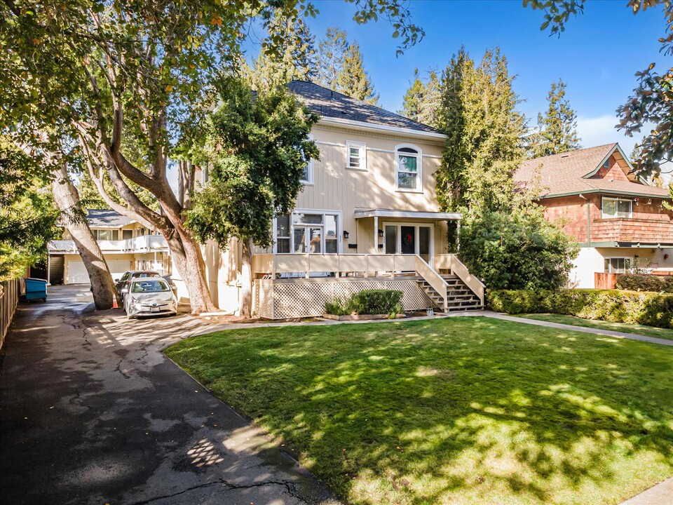 827 University Ave in Palo Alto, CA - Foto de edificio