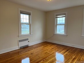 84 Rockaway Pkwy in Valley Stream, NY - Building Photo - Building Photo