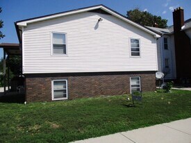 710 Douglas St in Bloomington, IL - Building Photo