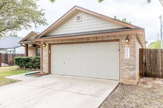 9234 Cedar Point in Helotes, TX - Foto de edificio - Building Photo