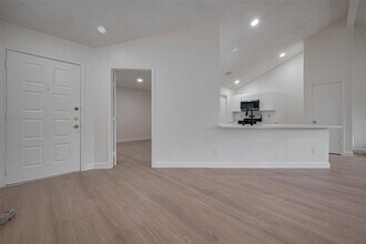 16250 Rancho Blanco Dr in Houston, TX - Building Photo - Building Photo