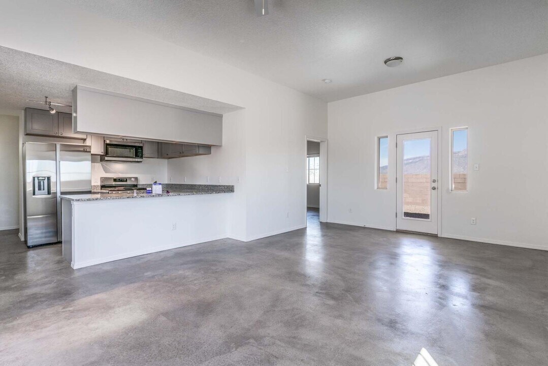 1517 Meadowlark Ln SE in Rio Rancho, NM - Building Photo