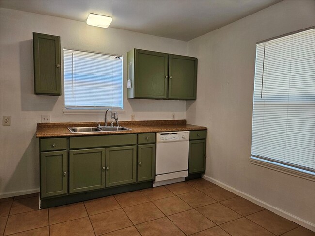 108 W 7th St, Unit 3756-411 in Elgin, TX - Foto de edificio - Building Photo