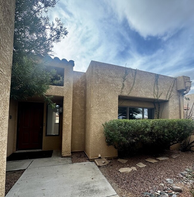 8657 N Arnold Palmer Dr in Tucson, AZ - Building Photo - Building Photo