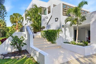 842 Bayport Wy in Longboat Key, FL - Building Photo