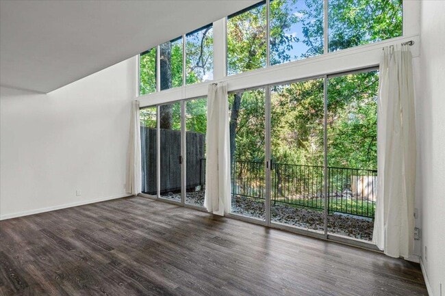 property at 1304 Mariposa Dr