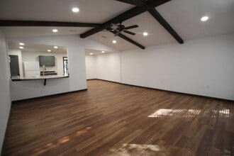 1015 W Kuykendall St in Grand Saline, TX - Building Photo - Building Photo