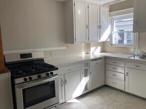 172 Trenton St, Unit 172 Trenton St. in Melrose, MA - Foto de edificio - Building Photo