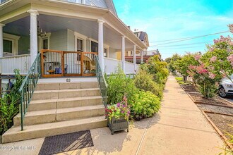 83 Broadway in Ocean Grove, NJ - Foto de edificio - Building Photo