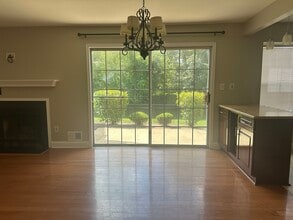 131 Country Club Dr, Unit The Pointe in Union Township, NJ - Building Photo - Building Photo