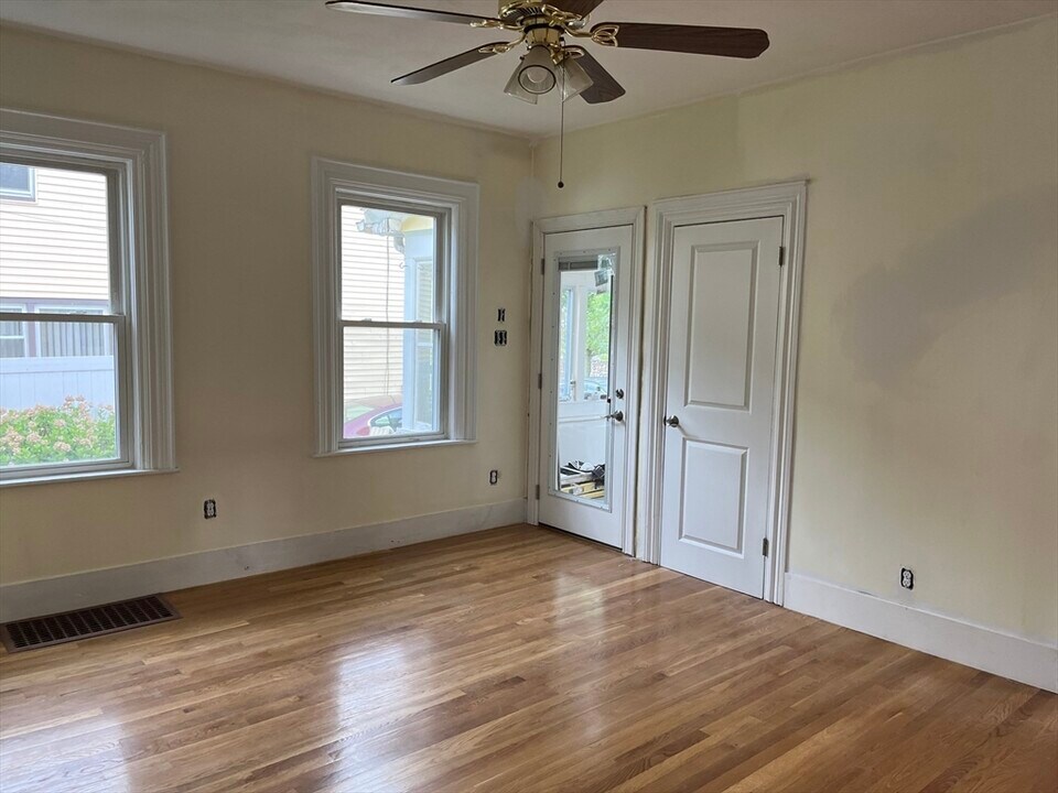 29 Lincoln St in Stoneham, MA - Building Photo