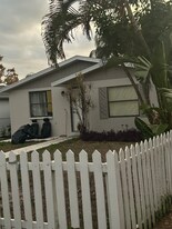 4518 S Lockwood Ridge Rd in Sarasota, FL - Building Photo