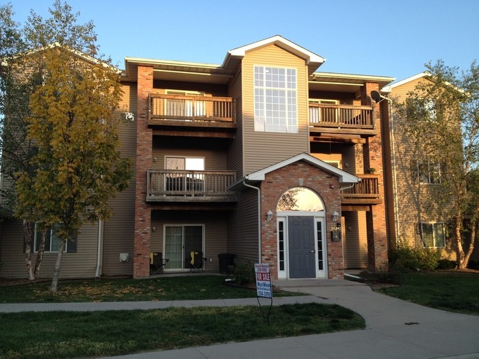 2874 Triple Crown Ln-Unit -07 in Iowa City, IA - Building Photo
