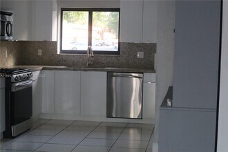 7901 Northwest 33rd Street in Hollywood, FL - Building Photo - Building Photo