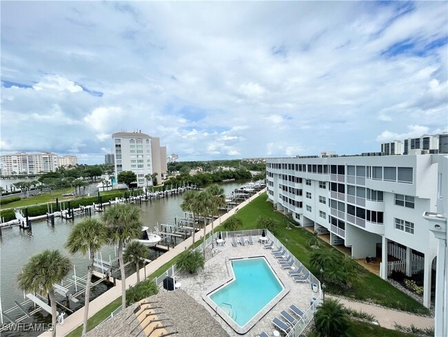 12945 Vanderbilt Dr in Naples, FL - Building Photo - Building Photo