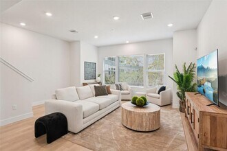 3133 4th Ter N in St. Petersburg, FL - Building Photo - Building Photo