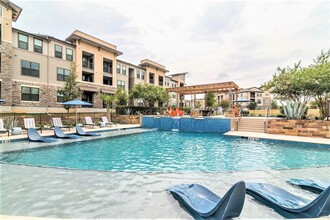 Cortland Walker Ranch in San Antonio, TX - Foto de edificio - Building Photo