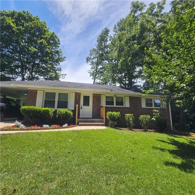 property at 3047 Menlo Park Dr