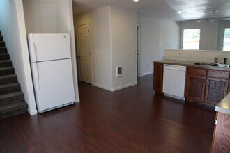 233 Whitman St S in Monmouth, OR - Building Photo - Building Photo