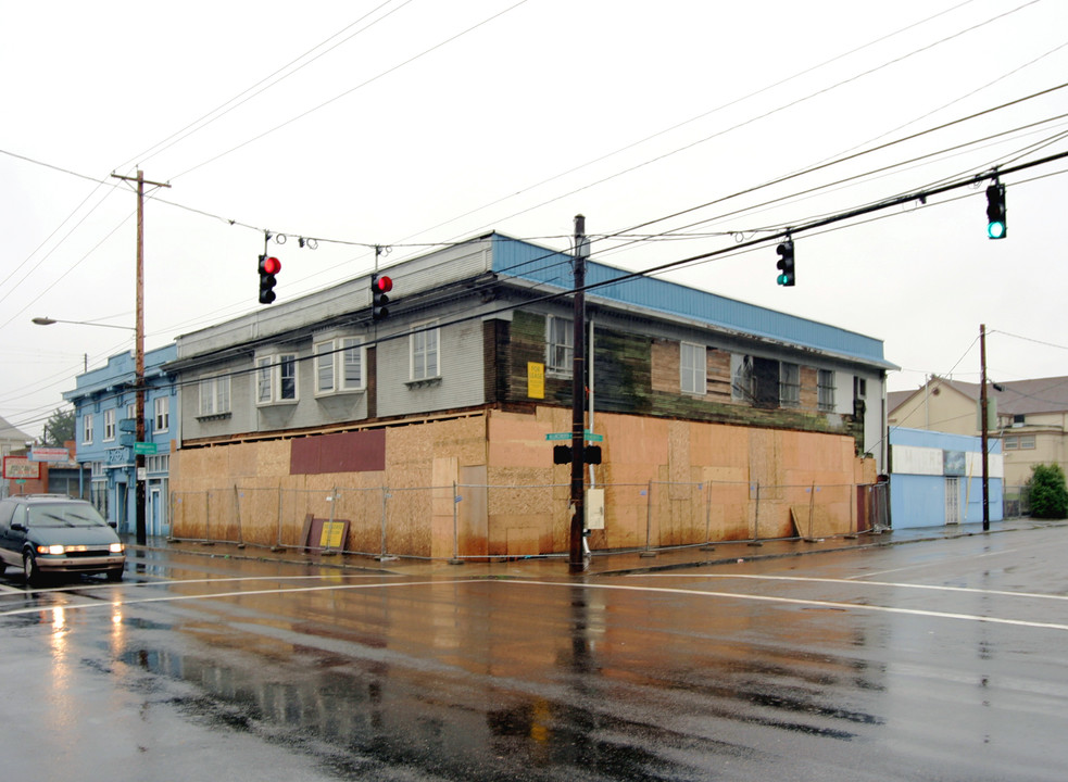 110-118 N Killingsworth St in Portland, OR - Building Photo