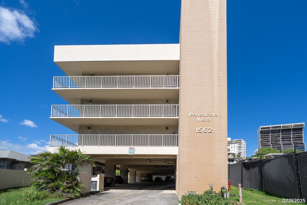 1562 Pensacola St in Honolulu, HI - Building Photo