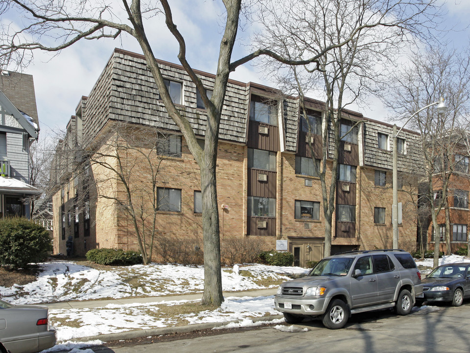 Prospect House in Milwaukee, WI - Building Photo