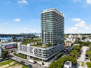 7144 Byron Ave in Miami Beach, FL - Foto de edificio - Building Photo