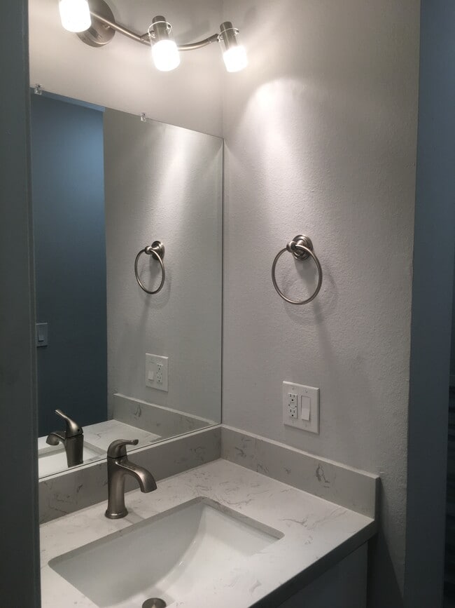 Monterey Apartments in Los Angeles, CA - Foto de edificio - Building Photo