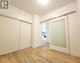 128 Fairview Mall Dr in Toronto, ON - Building Photo - Building Photo