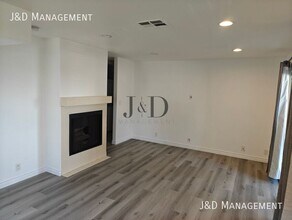 10790 Aderman Ave in San Diego, CA - Building Photo - Building Photo