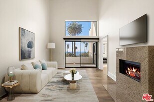 311 Ocean Ave in Santa Monica, CA - Building Photo